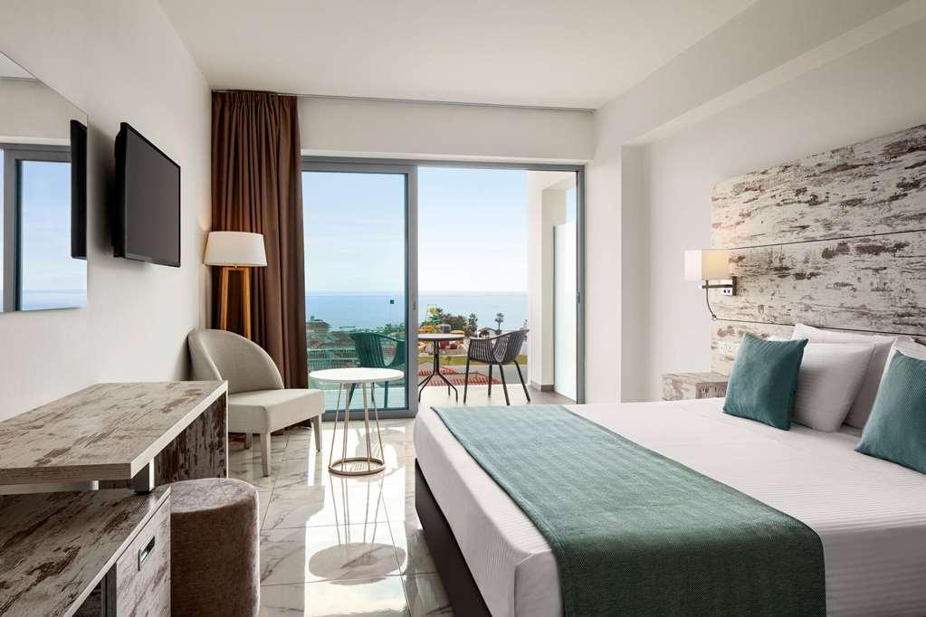 Ramada Hotel & Suites By Wyndham Ayia Napa Habitación foto